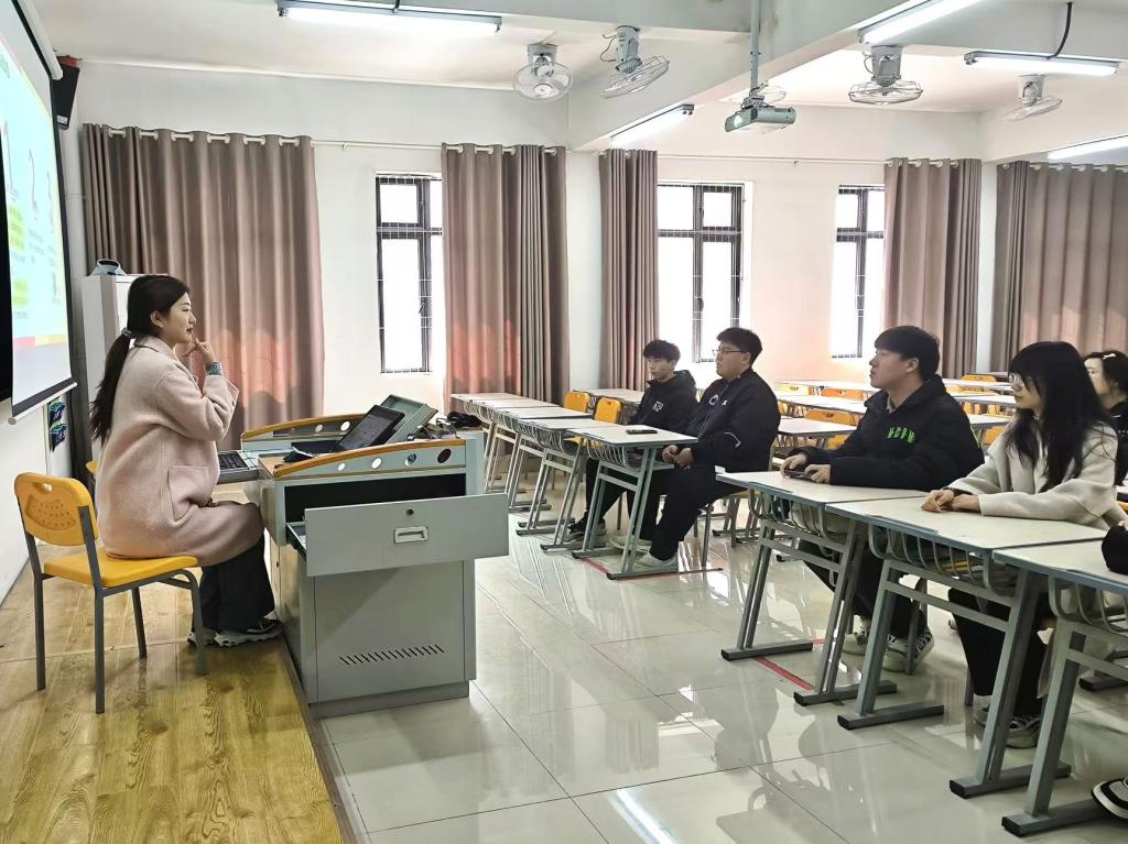 守護心靈之窗 學校心理咨詢中心開展接線培訓，打造專業教育信息咨詢服務體系